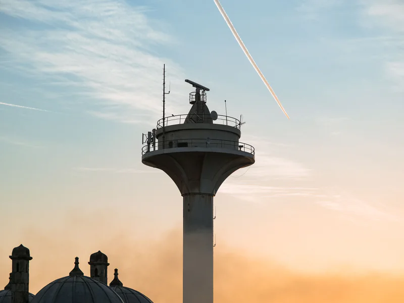Protected airspace around an airport perimeter where counter-UAS coverage depends on mounting and obstruction geometry