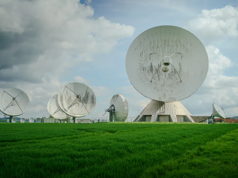 Multiple satellite ground antennas illustrating an alternate communications path and shared ground dependencies