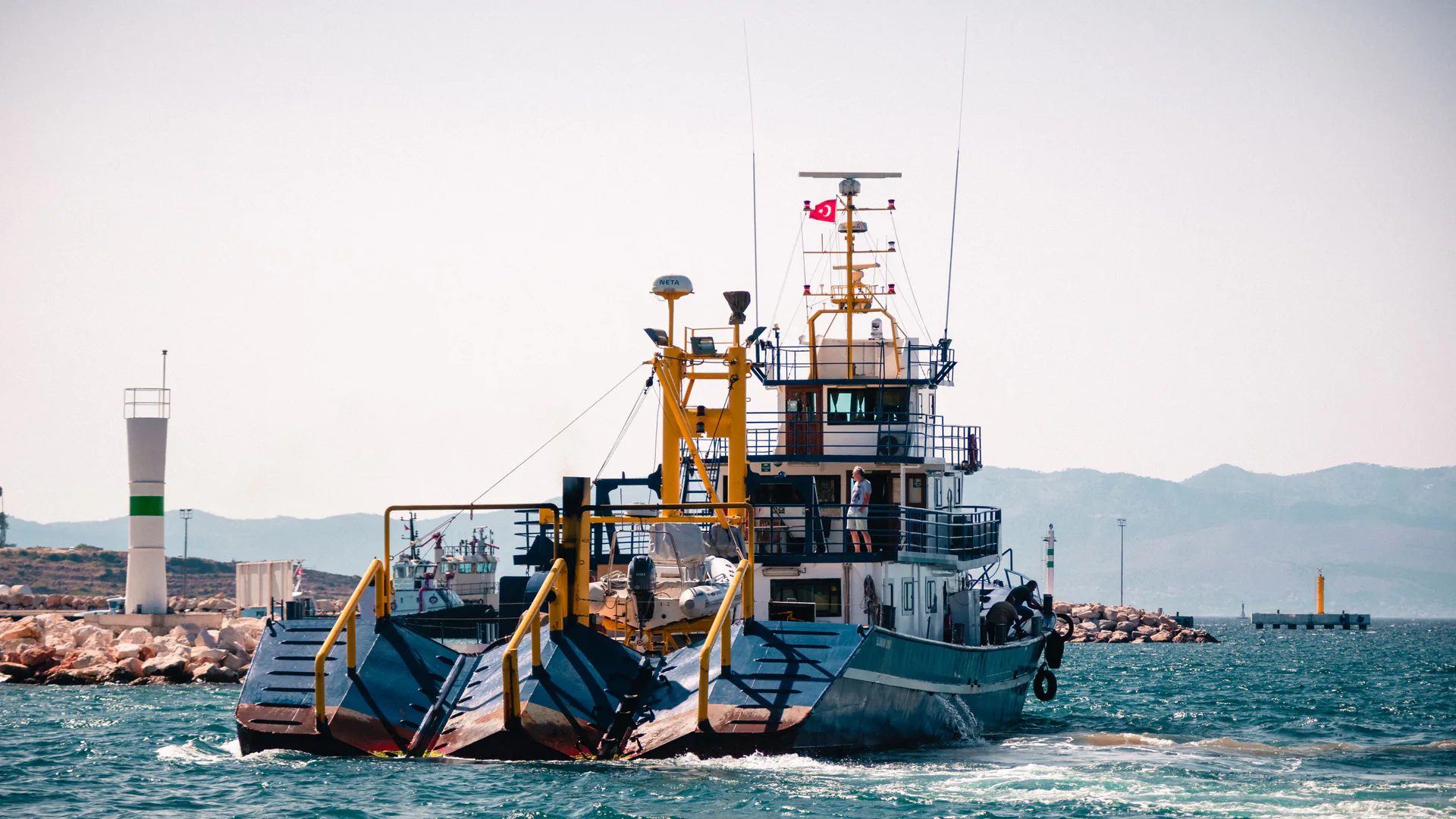 Hydrographic workboat operating as a platform for a multibeam echosounder survey