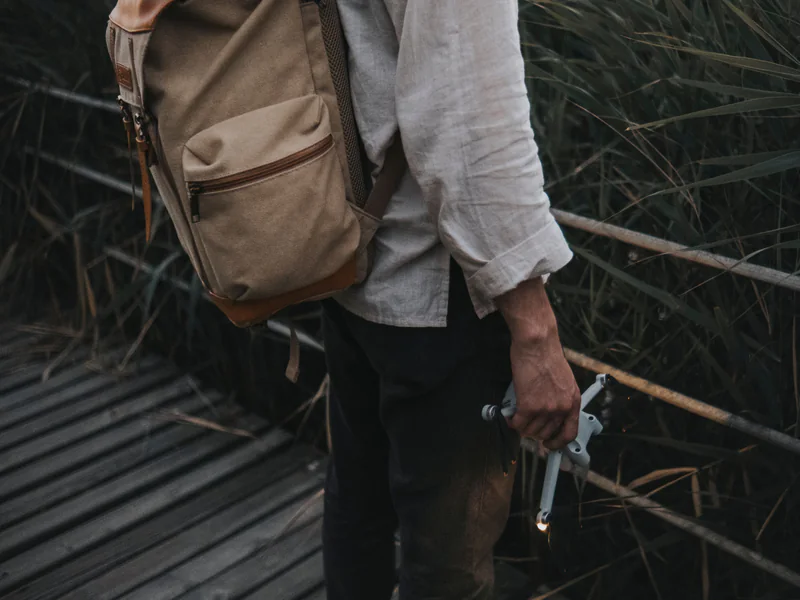 Technical field pack used to carry batteries antennas processing and logging equipment during a mobile deployment