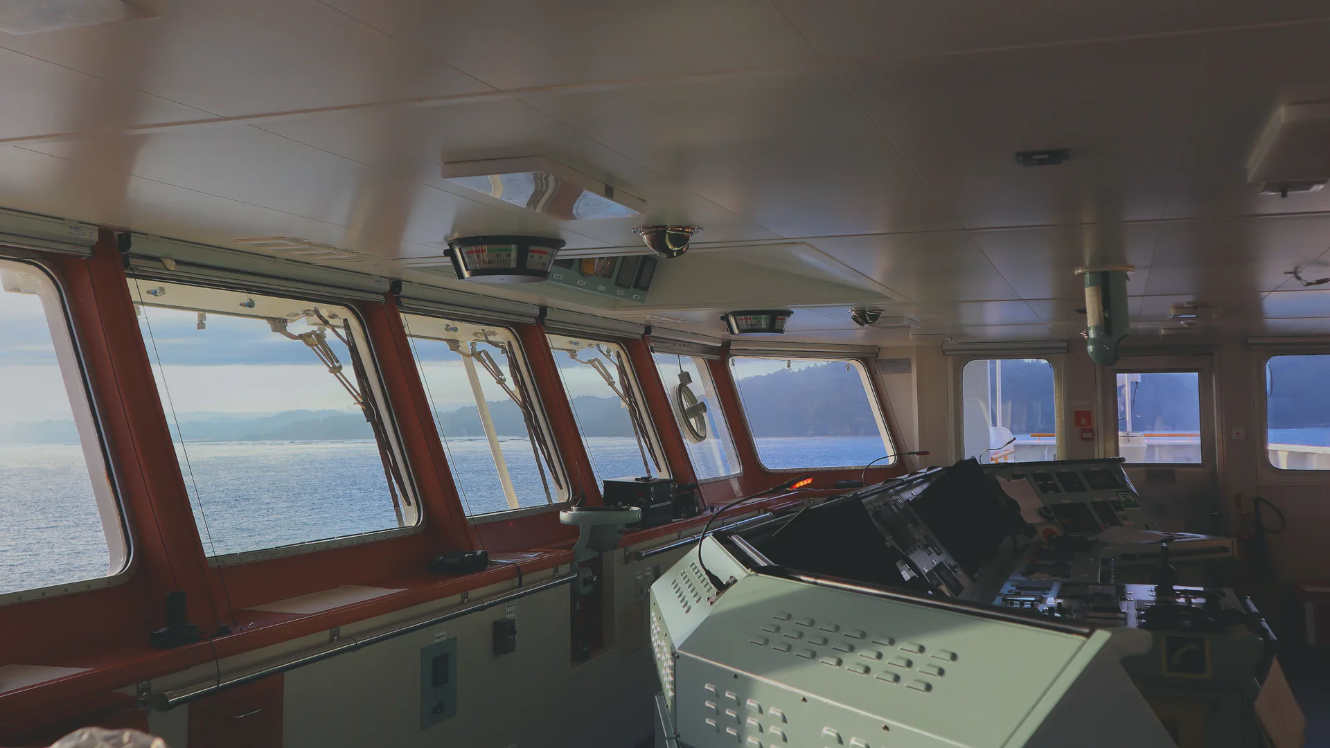 Survey vessel supporting side-scan sonar acquisition where vessel time and deck integration affect project cost