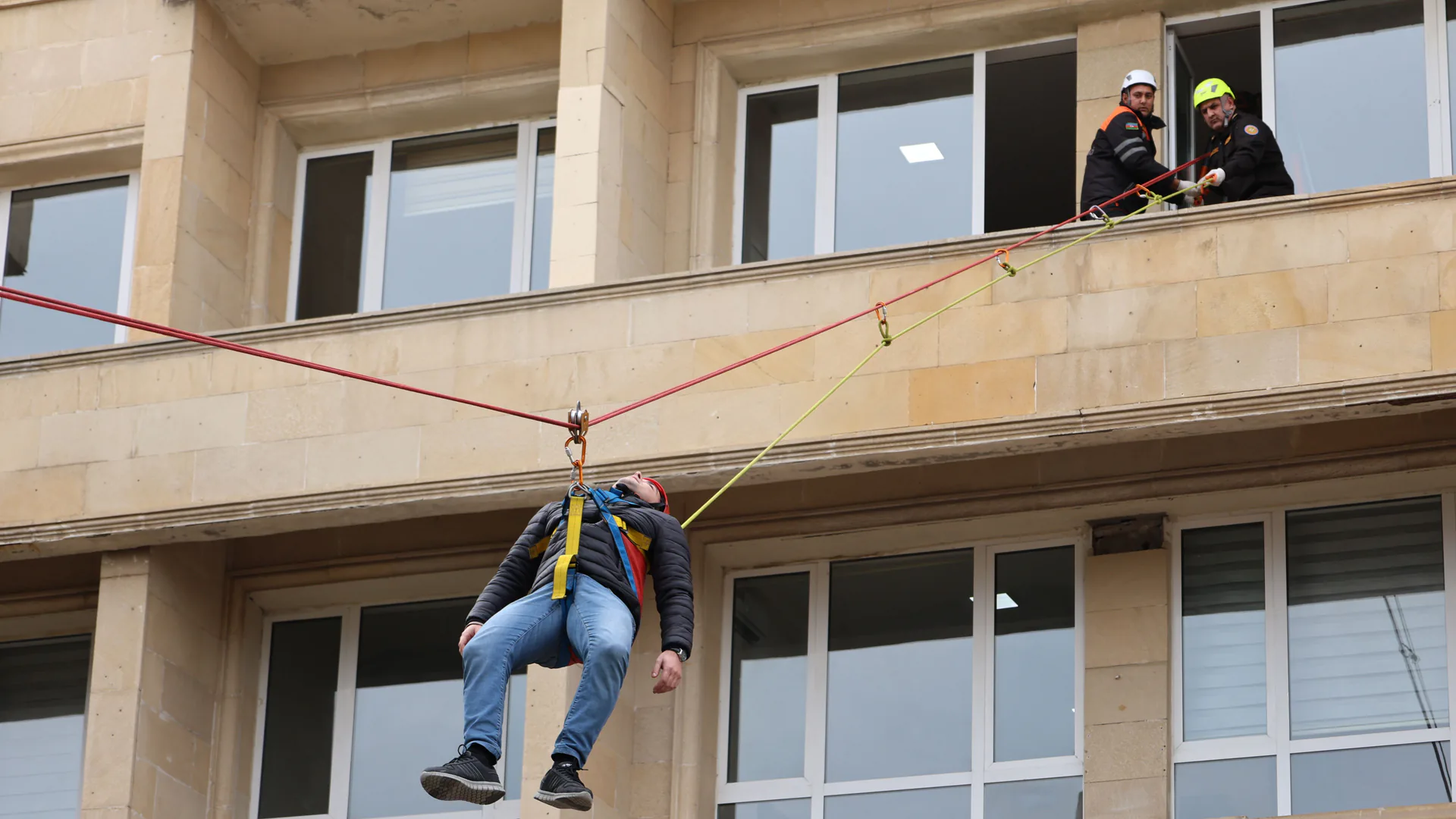 Controlled building assessment environment used to evaluate a portable through-wall radar system